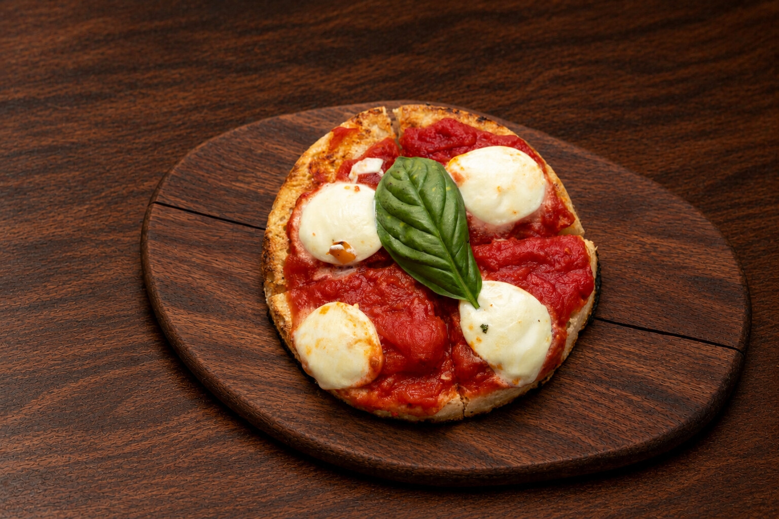 Focaccella con bufala — Bocconi di bufala, pomodori San Marzano DOP e basilico